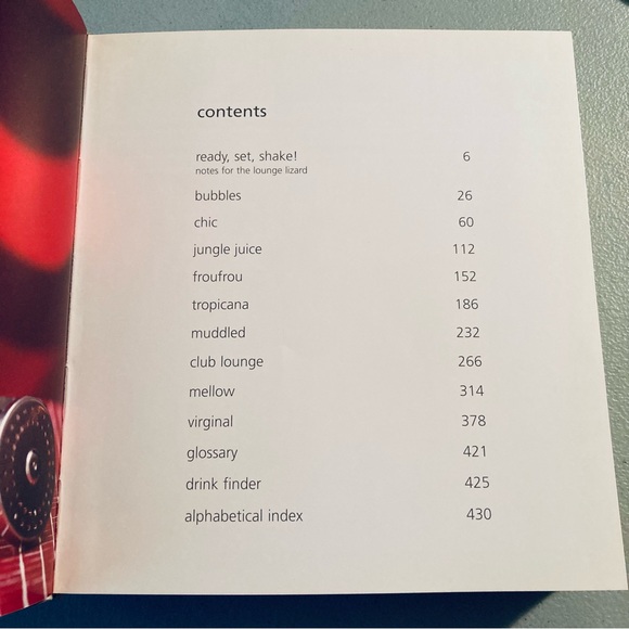 Shaken 250 Classic Cocktails Book with a Twist - Picture 6 of 16
